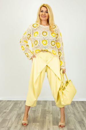 NOU IN SHOPIKA - Pantaloni galbeni cu design urban petrecut cu nasture