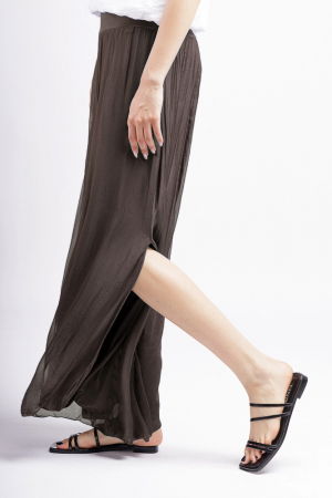 Pantaloni maro din matase si vascoza, cu crapaturi laterale [1]