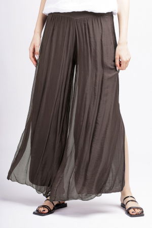 Pantaloni din Mătase si Vâscoză - Pantaloni maro din matase si vascoza, cu crapaturi laterale