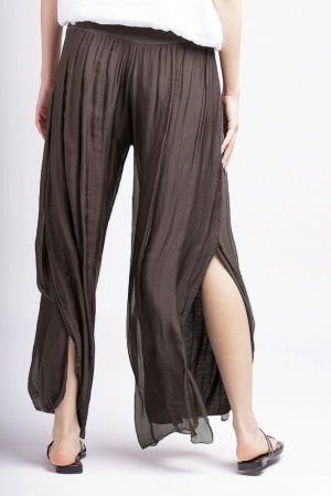 Pantaloni maro din matase si vascoza, cu crapaturi laterale [2]