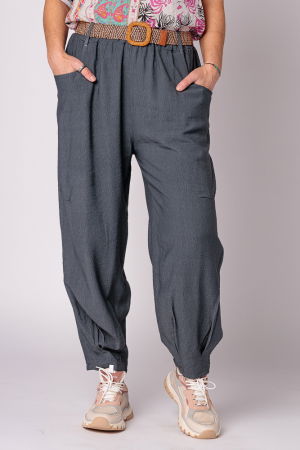 Pantaloni masuri mari - Pantaloni gri, masura mare, cu curea, din vascoza