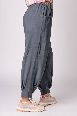 Pantaloni gri, masura mare, cu curea, din vascoza [2]