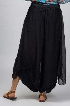 Pantaloni petrecuti din matase si vascoza negri, tip salvari [2]