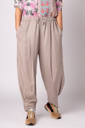 Pantaloni masuri mari - Pantaloni bej, masura mare, din tencel, cu siret