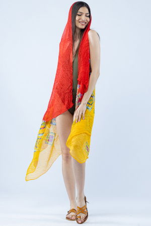 Rochii de Plajă tip Poncho - Pareo plaja din material plisat matasos si usor, imprimeu geometric multicolor pe galben si rosu
