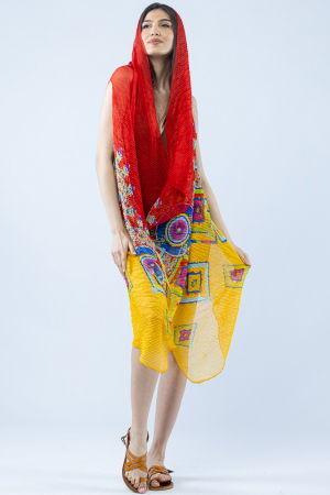 Pareo plaja din material plisat matasos si usor, imprimeu geometric multicolor pe galben si rosu [4]