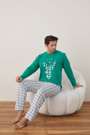 Pijama barbati de Craciun din bumbac, doua piese cu renul lui Mos Craciun pe verde [2]