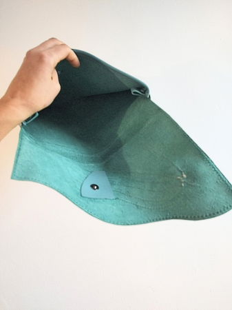 Plic din piele naturala, cu trandafir tridimensional și pian [1]