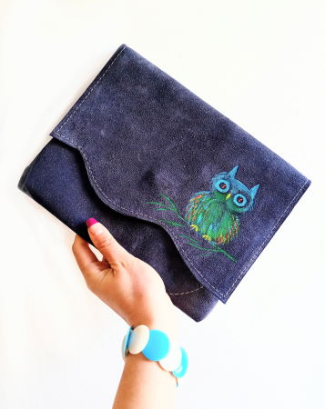 Accesorii Noutați - Plic handmade bleumarin   din piele naturala intoarsa ,pictat manual