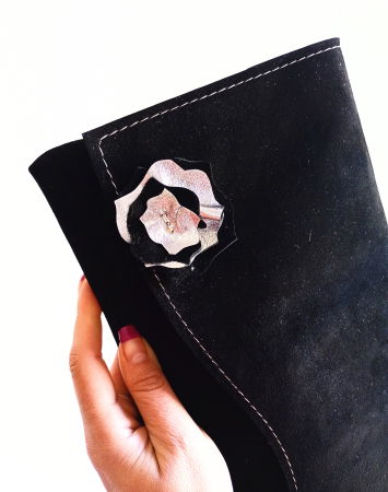 Plic negru handmade, din piele naturala intoarsa, cu trandafir [1]
