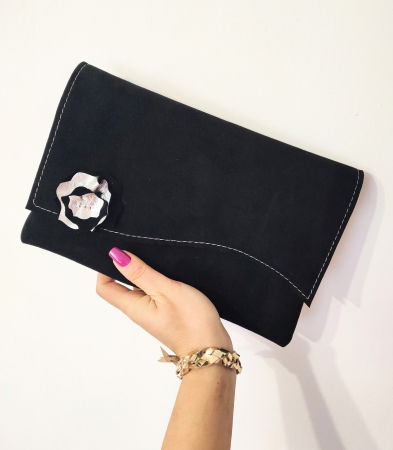 NOUTATI - Plic negru din piele naturala întoarsă , cu trandafir tridimensional ,festiv