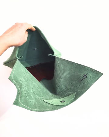 Plic verde din piele naturala intoarsa , cu pisicute multicolore [1]