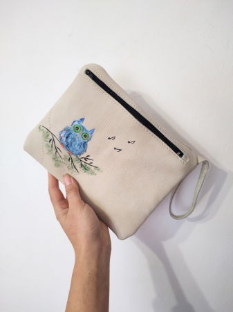 Genți - Portfard personalizat din piele naturala cu bufniță pictată și note muzicale