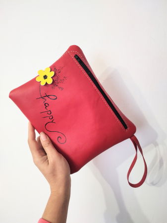 Genți - Portfard personalizat ,din piele naturală , cu margaretă și mesaj pictat