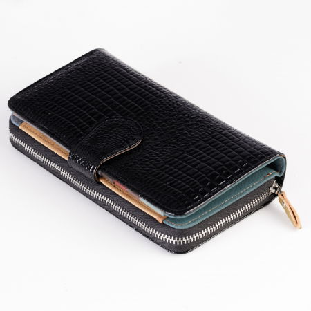 ACCESORII DAMĂ - Portofel din piele naturala lucioasa, cu aspect piele de sarpe si prindere cu capsa exterioara, negru