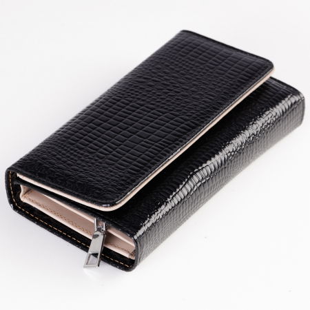 Portofel din piele naturala lucioasa, cu aspect piele de sarpe si prindere cu capsa, negru [1]