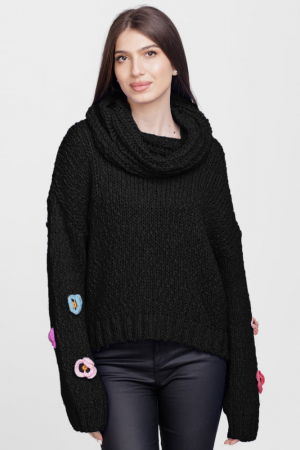 Pulover cu guler bogat, cu ochiuri mari si flori pe maneci, negru [1]