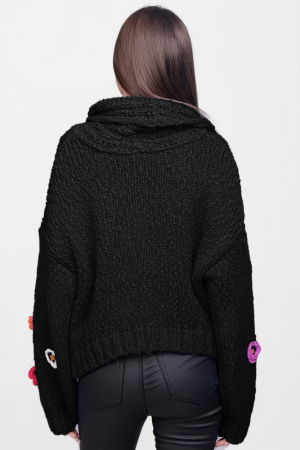 Pulover cu guler bogat, cu ochiuri mari si flori pe maneci, negru [2]