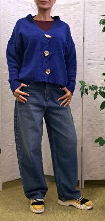 Pulover cu nasturi decorativi impletitura decorativa pe piept si decolteu in V, albastru electric [1]