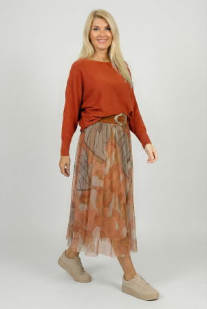 Pulover cu maneci fluture si perlute fine pe spate din vascoza, caramiziu [1]