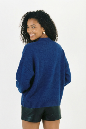 Pulover cu nasturi decorativi impletitura decorativa pe piept si decolteu in V, albastru electric [1]