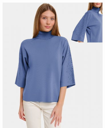 Pulovere - Pulover cu pietricele argintii, cu guler inalt si maneca 3/4, din tricotaj fin, bleu