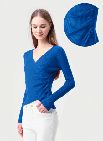 Pulovere - Pulover albastru cu striatii, cu bust petrecut in V si nasturei pe-o parte