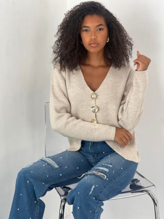 Pulover bej, moale si fin cu trei nasturi mari aurii, oversize [1]
