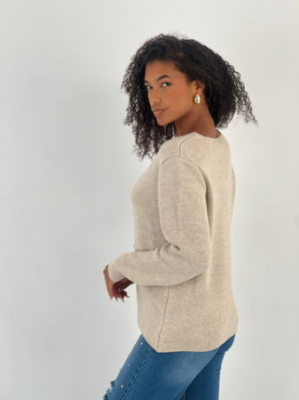 Pulover bej, moale si fin cu trei nasturi mari aurii, oversize [6]