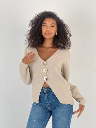 Pulover bej, moale si fin cu trei nasturi mari aurii, oversize [3]
