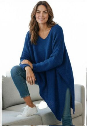 Pulovere - Pulover pufos albaatru electric, oversize cu colt si decolteu in V