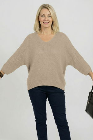 Pulover pufos bej cu decolteu in V si maneca fluture [1]