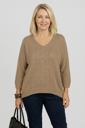 ÎMBRĂCĂMINTE - Pulover pufos camel cu decolteu in V si maneca fluture