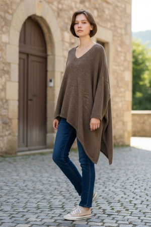 Pulovere - Pulover pufos bej inchis, oversize cu colt si decolteu in V