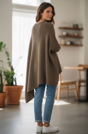 Pulover pufos bej inchis, oversize cu colt si decolteu in V [1]