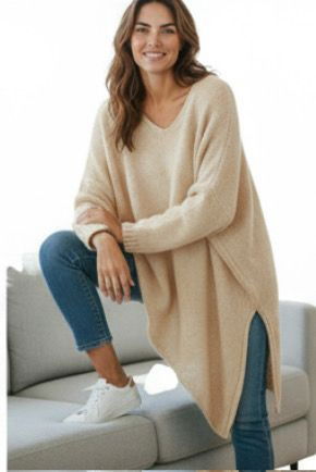 Pulovere - Pulover pufos bej , oversize cu colt si decolteu in V