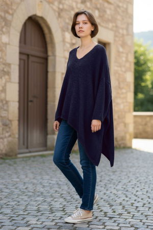 Îmbracaminte Noutați - Pulover pufos bleumarin, oversize cu colt si decolteu in V