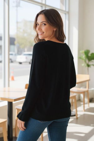 Pulover pufos cu alpaca, volane la maneci si decolteu in V – model casual chic, negru [2]