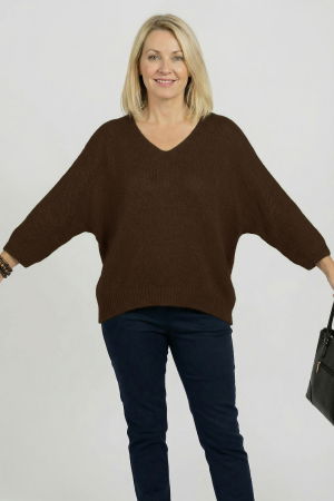 Pulover pufos maro cu decolteu in V si maneca fluture [1]
