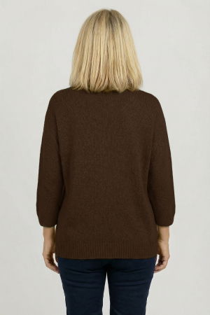 Pulover pufos maro cu decolteu in V si maneca fluture [2]