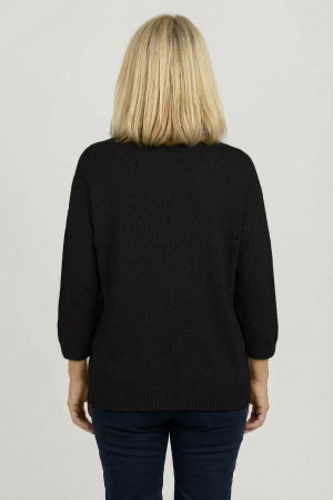 Pulover pufos negru cu decolteu in V si maneca fluture [2]