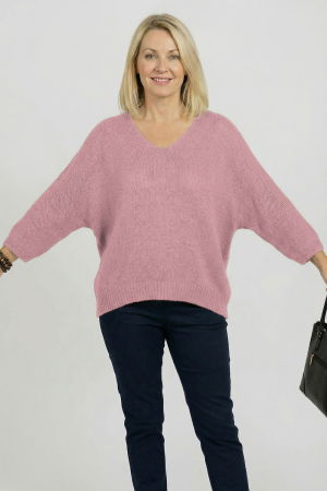 Pulover pufos roz prafuit cu decolteu in V si maneca fluture [1]