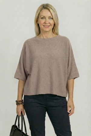 Pulovere - Pulover versatil cu maneca fluture din vascoza, bej inchis