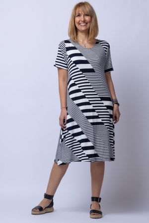 Rochie `A line` midi, din tricot alb - negru [1]