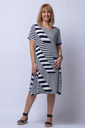 Rochii - Rochie `A line` midi, din tricot alb - negru