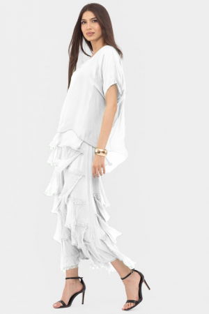Rochie alba din matase si vascoza cu  volane franjurate suprapuse