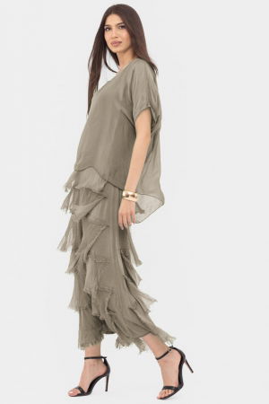 Rochie bej inchis din matase si vascoza cu  volane franjurate suprapuse