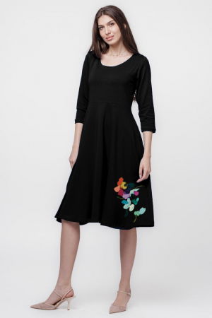 Rochie clos, taiata in talie, cu buzunare ascunse, din bumbac, negru cu imprimeu floare stilizata [1]