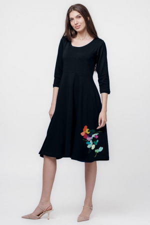 Rochie clos, taiata in talie, cu buzunare ascunse, din bumbac bleumarin cu floare stilizata [1]