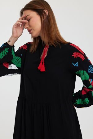 Rochie neagra cu imprimeu cauciucat cu papagali si maneci bufante, din vascoz [10]